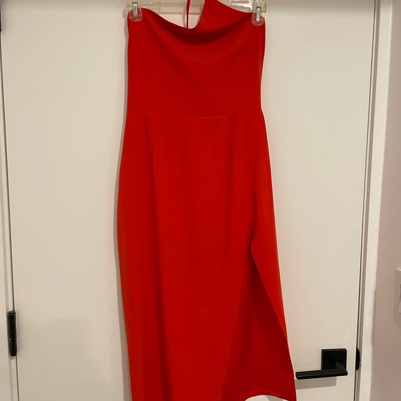Red/orange off the should dress with slit - Picture 2 of 3